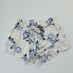 Blu Pepper Women Floral Print Short Size Medium